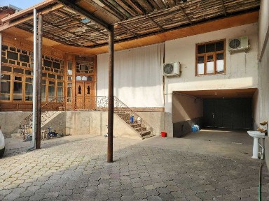 Uy sotiladi Ibn Sinoda. sostoyaniyasi yaxshi.