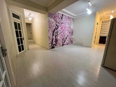 Продается квартира 2 этаж 4 комнаты 150кв метров