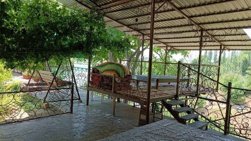 Sijjakda 3 qavatli yangi dacha sotiladi!