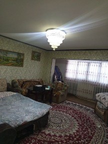 9 etajkadan Uy egasi bilan xona beriladi faqat ayol va qizlar uchun