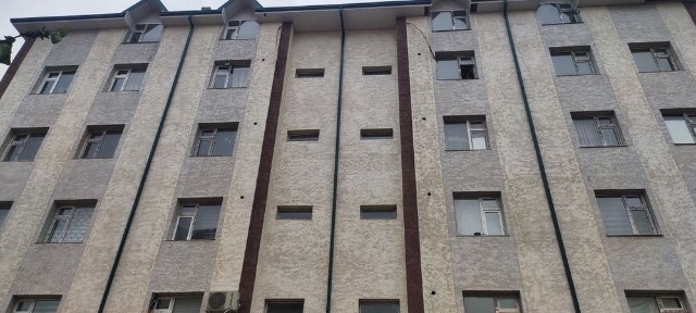 ХБК олдида курилган 6 этажди домди 6этажи сотилади. 69.квадират мансар