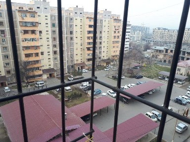 Kvartira sotiladi 9 etajli