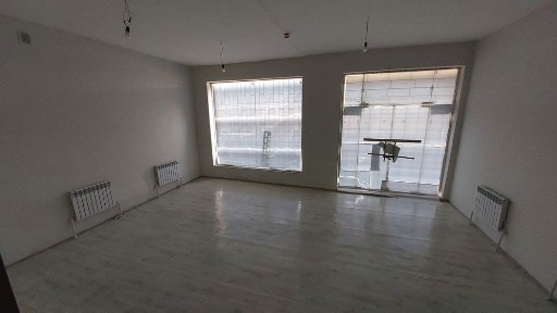 Panayev balalar baqshasi qasindagi 3 etajli dom 1-etaj magazinli