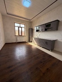 Уч кахрамон. Ховли сотилади 3 сотик 5 хона.