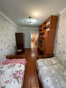 Мирзо Улугбекский район Ялангач 2-комнатная балкон 2х6 кирпичный дом.