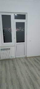 Янги дархонда курилган уй сотилади 13.этаж 3 хонали квартира.