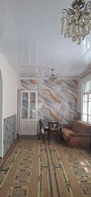 3 xonali hovlisi bor kvartira arendaga beriladi