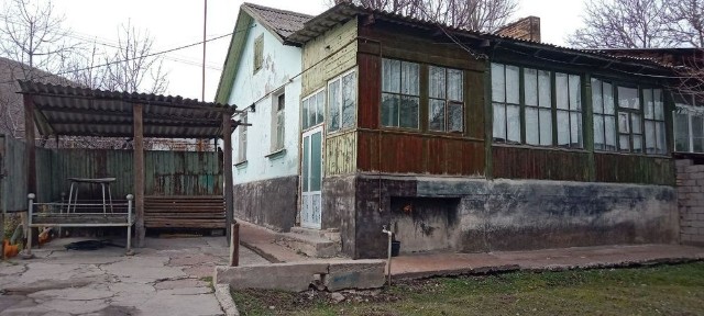 Kottej sotiladi, Angrenda