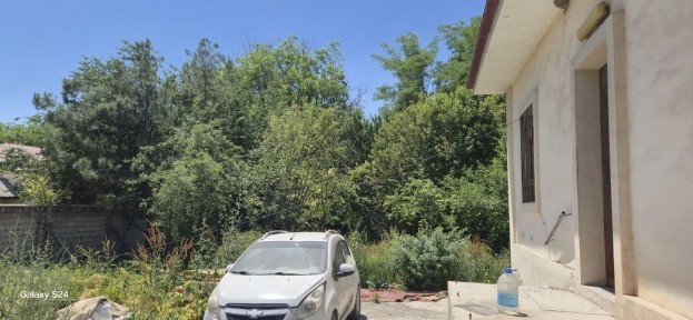 Ферма учун ёки ердан фойдаланиш учун дала ховли атрофи уралган