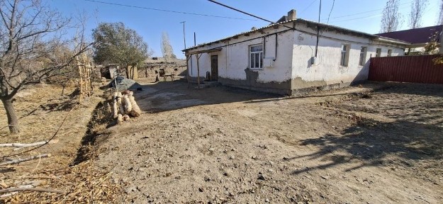 Уй сатилади газ свет сув бор