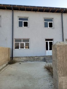 Jizzax viloyati Baxmal tumanida 2 qavat 7 xonali dom sotiladi