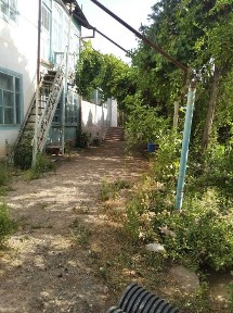 Уй сотилади 10хонали 2 этажли 30 сотих ерда жойлашган