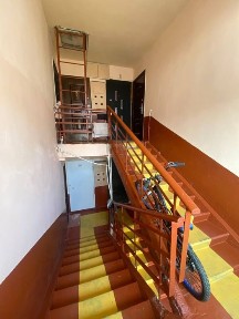 Srochno Bekobod 13- daxada kv sotiladi