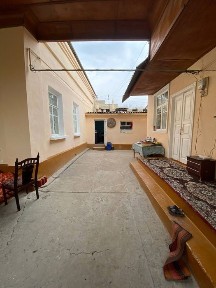 Sirdaryo shahar sentrda 7 sothli yangi uy