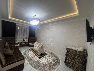 Срочна пролаётса 2 этаж 2/3 переделана комнатная квартира в Алгаритме