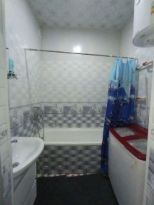 Uy sotiladi, kadastr hujjatlari bor. 1-xona 2-xonalik qilingan.