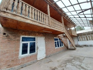 Uy sotiladi 8.5 sotix.Restoran va klinika biznes uchun ajoyib joy Ter