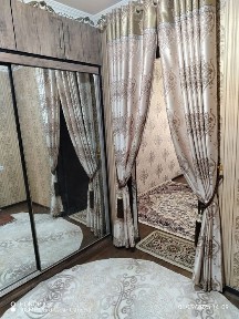 Гулистон шахар 6 микрарайонда 5 этажка дом 1 каватида.