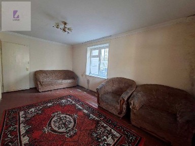 1 ком. переделанная в 2х ком. на 2 этаже в кирпичном доме