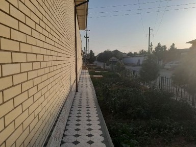 Uy sotiladi.yaxshi holatda