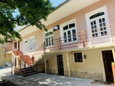 Andijon shaxridagi 4 sotixlik hovli