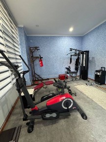 Uy sotiladi! Gaz, svet, suv kadastr bor.