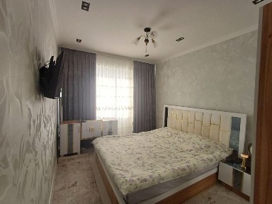 Уй Сотилади Куйлюк COMPASS олдида 3 хона 3 этаж 7 Этажлик дом