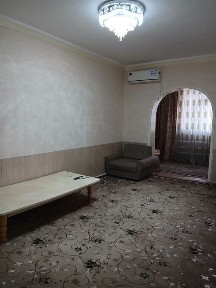 Srochna 4 xonali uy sotiladi