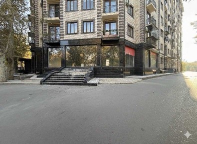 Продается помещения 600м2 на Чиланзаре Ц квартал SH83