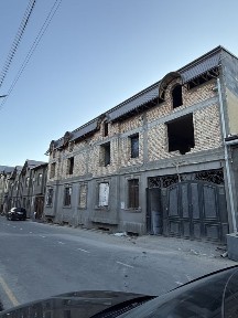 Uy sotiladi Izza tokzor maxallada 6 sotix 20+ xona