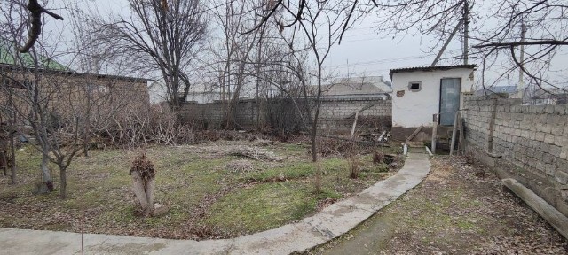 Hovli Uy Sotiladi