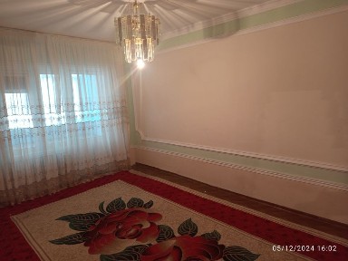 3 xonaliy uy sotiladi