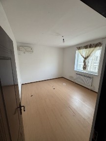 Qiziltepa Davlat xizmatlari orqasidan 3 xonalik uy sotiladi