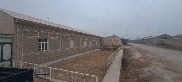 Uy tez va arzon sotiladi