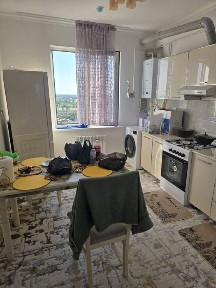 Beruniy metro Yangi Toshme milliy unvesrtitga yaqin joyda arenda bor