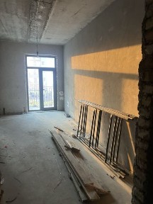 Urganch shahrida 107 m2 kvartira sotiladi