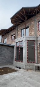 Продаеться 2 дома 3 этанжный с высокими потолками