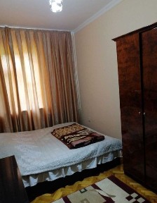 В М. Улугбекском р. возле м Пушкина сдается 3х комнатная квартира