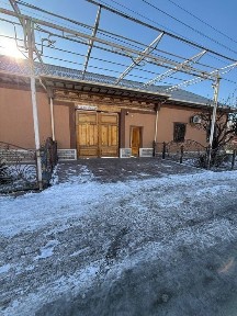 Ховли уй сотилади