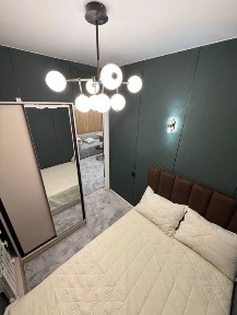 Novza metroni oldida oltin markazi