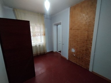 Ховлида 2та хона тоширилади туалет кухняси алохида