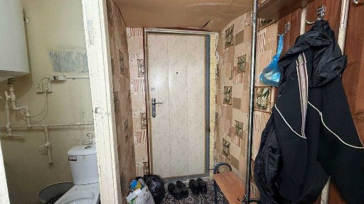 Ватний Дунё маркет 4 қаватда 2 хонали квартира сотилади.ID: 1574