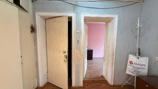 Маталка Водоканал 3 қаватда 3 хонали квартира сотилади.ID: 1571