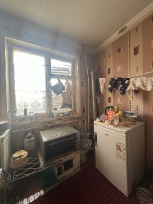 Срочно сотилади 1 хона 1 этаж массив доканал