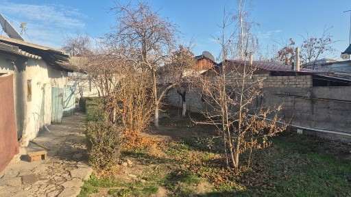 Продаётся Участок 6 соток. п. Янгибазар