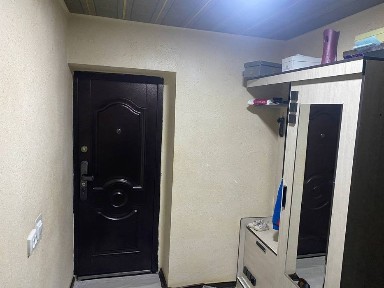 Kvartira va uchastok sotiladi