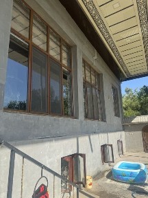 O'rikzor mahallada 10 sotixli hovli yer hisobida SROCHNA SOTILADI!