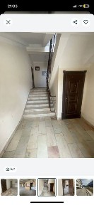 Квартира сотилади 4 каватли уйнинг 3 кавати. Марка рупарасида