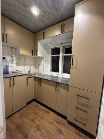 2 комн. 2 этаж 2х этажка. Болгарка. Ул. Янги Замон. 43м2. Балкон 3/3.