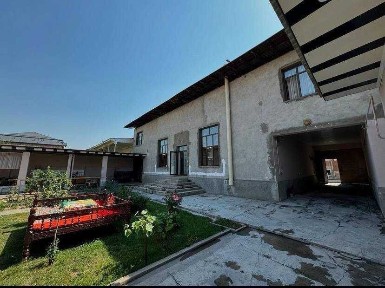 Участок 8 соток + 1,3 Карвонсарой Ипподром 13комнат фасад 25 метров КС